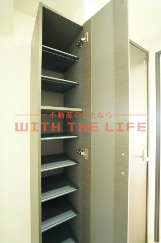 モントーレヒルズ悠【キャッシュバック対象物件】の設備|収納もある玄関です