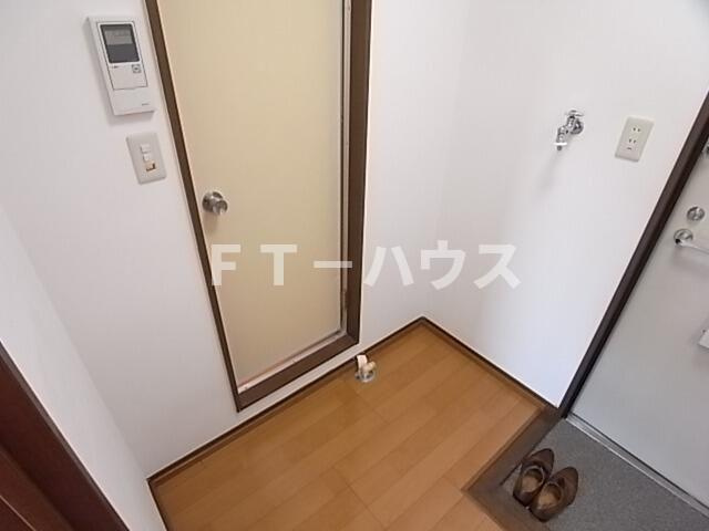 山京マンションの玄関