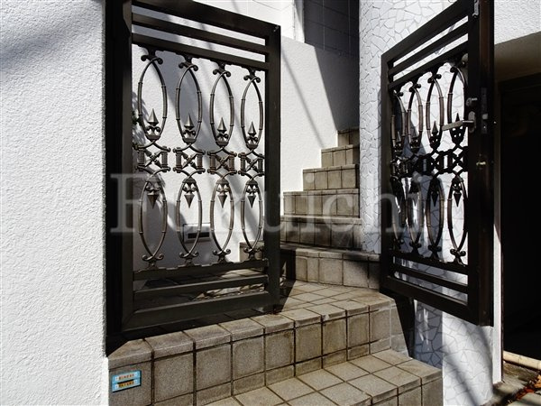 T-CROSS中目黒のエントランス