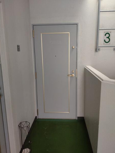 栗東市安養寺１丁目の事務所の玄関