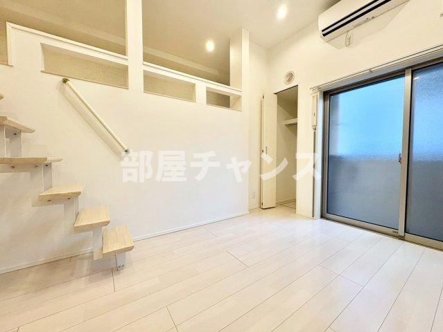 トライデント新栄Ⅰの居間・リビング|使い勝手のいい寝室です