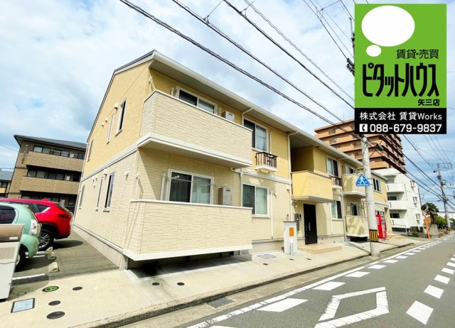 徳島市佐古八番町のアパート