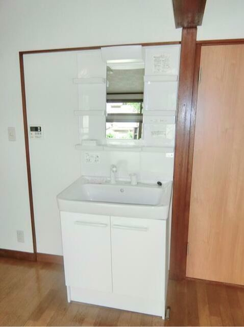 浜屋貸家の洗面所