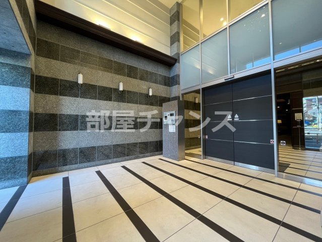 グランルクレ新栄ウエストのエントランス|ゆとりのあるエントランスです