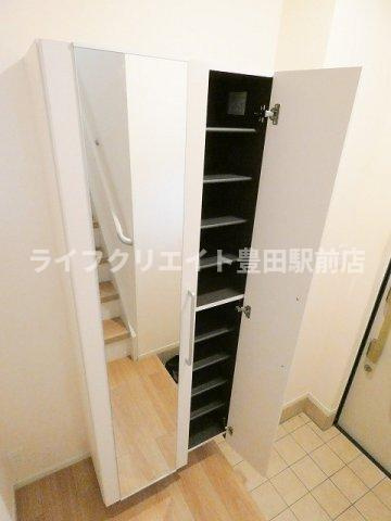 ヒミコレジデンス多摩桜Aの玄関