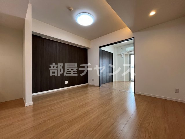 グランルクレ新栄ウエストの居間・リビング|こちらのリビングで趣味の時間をお楽しみください