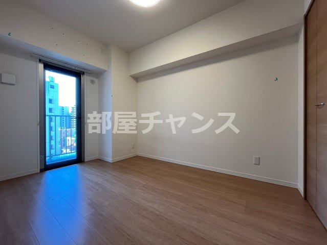 グランルクレ新栄ウエストの寝室|広くて明るい寝室