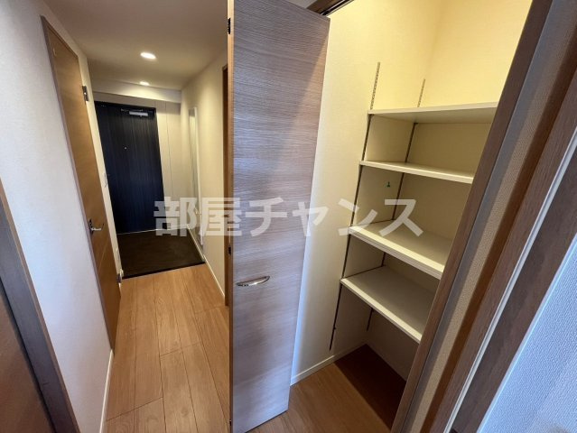 グランルクレ新栄ウエストの玄関|きれいな玄関です