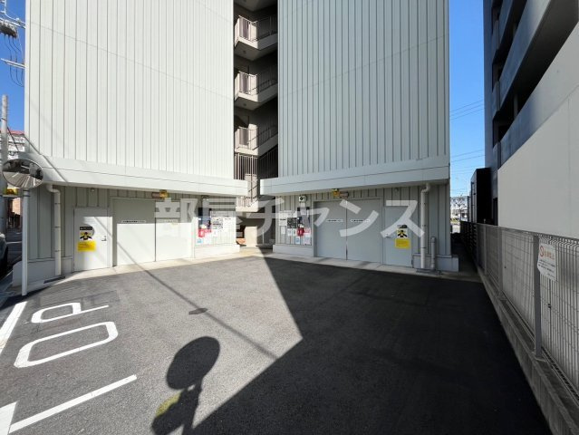 グランルクレ新栄ウエストの駐車場|駐車スペースもあります