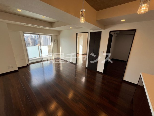 グランルクレ新栄ウエストの居間・リビング|こちらの居間で趣味の時間をお楽しみください