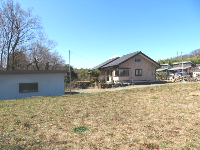 藤岡市藤岡　中古2000の前面道路含む現地写真