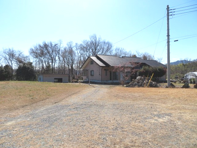 藤岡市藤岡　中古2000の前面道路含む現地写真