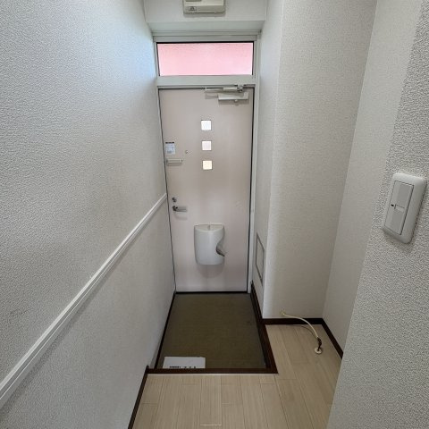 ハイツラポートBの玄関