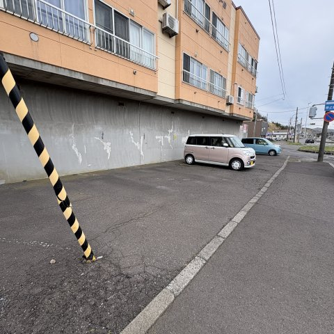 ハイツラポートBの駐車場