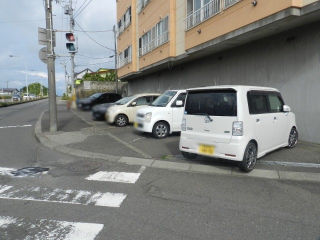 ハイツラポートBの駐車場