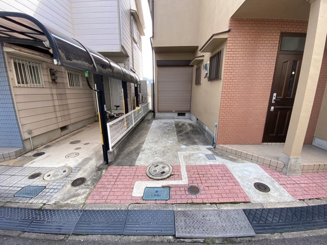 木戸西町貸家の駐車場