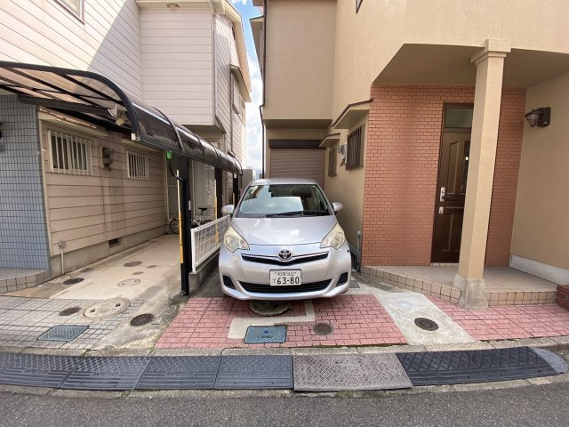 木戸西町貸家の駐車場