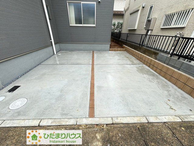 蓮田市緑町　2期　新築一戸建て　リーブルガーデン　01の駐車場