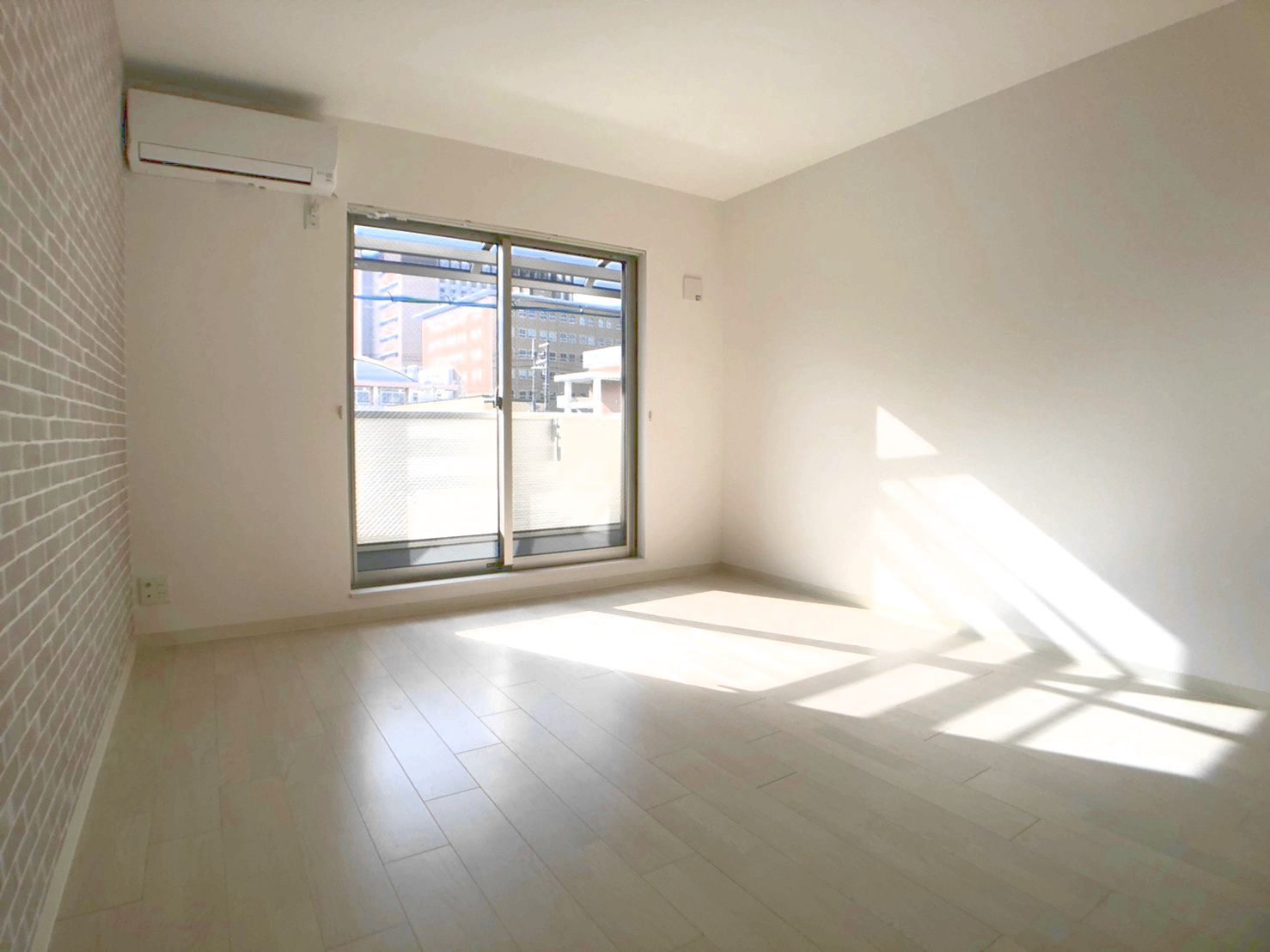 クリエオーレ上小阪の洋室