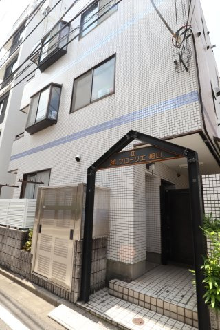 フローリエ細山Ⅱのエントランス