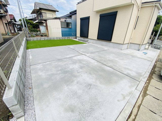 新築　高崎市上大類町1期　Heartful　Town　1号棟の駐車場|現地写真　駐車スペースは建物東側に並列2台分可能です！
