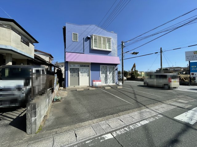 栁川事務所の駐車場