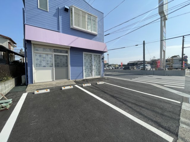 栁川事務所の駐車場