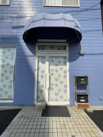 栁川事務所の玄関