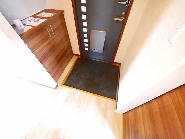 グランシャリオＤの玄関