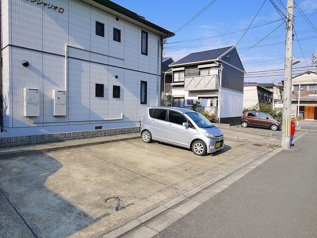 グランシャリオＤの駐車場|駐車スペースもあります