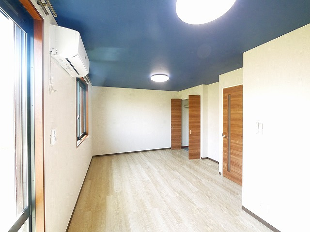 グランシャリオＤの居間・リビング