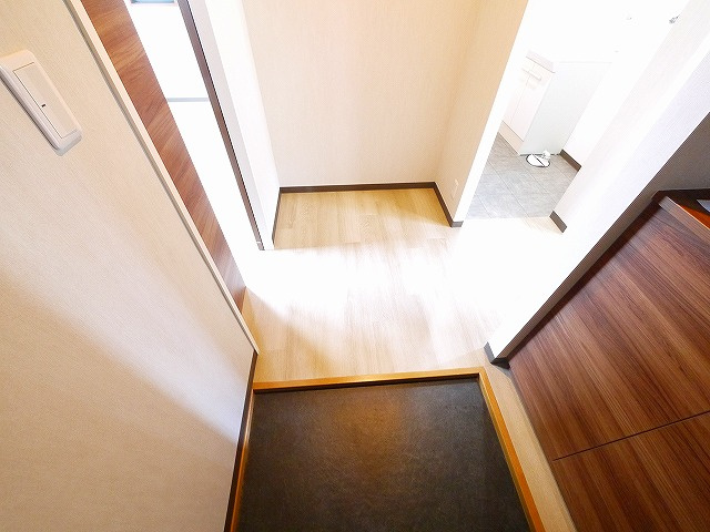 グランシャリオＤの玄関