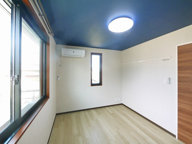 グランシャリオＤの洋室