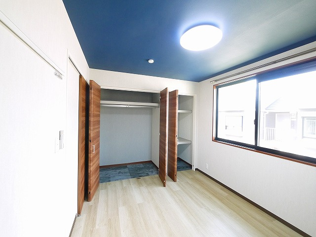 グランシャリオＤの洋室