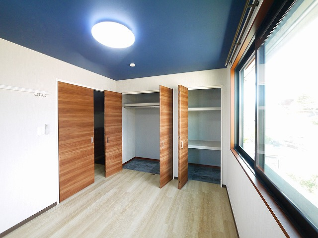 グランシャリオＤの洋室