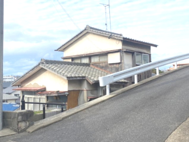 福岡市東区香椎駅東三丁目　土地の前面道路含む現地写真|前面道路からの様子です。