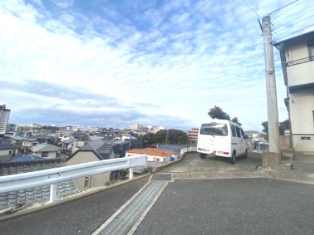 福岡市東区香椎駅東三丁目　土地の前面道路含む現地写真|前面道路です。