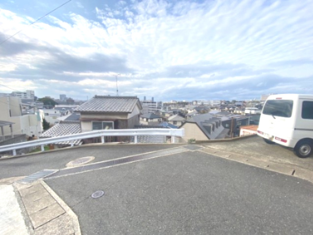 福岡市東区香椎駅東三丁目　土地の前面道路含む現地写真|前面道路です。