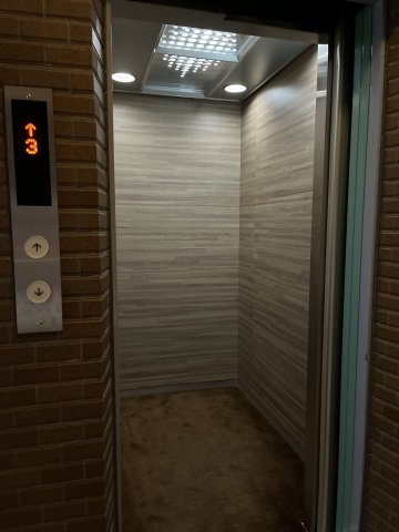 信開ベルシー日光のその他共用部分|エレベーターも綺麗です