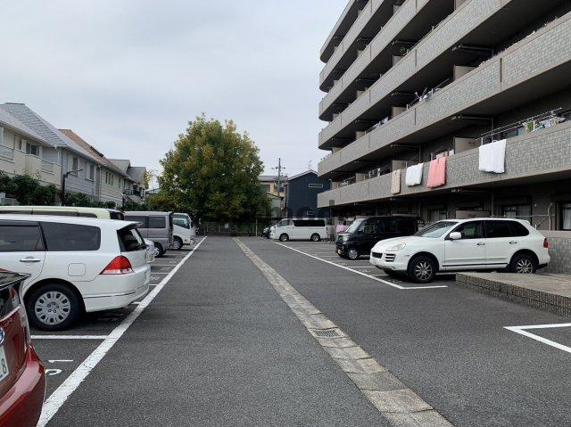 グローバルサイト茨木の駐車場