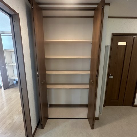 室蘭市輪西町1丁目32-11長屋の収納