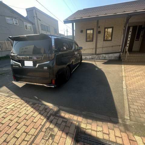 室蘭市輪西町1丁目32-11長屋の駐車場