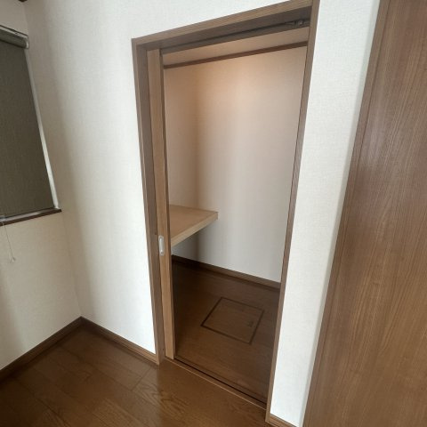 室蘭市輪西町1丁目32-11長屋の収納
