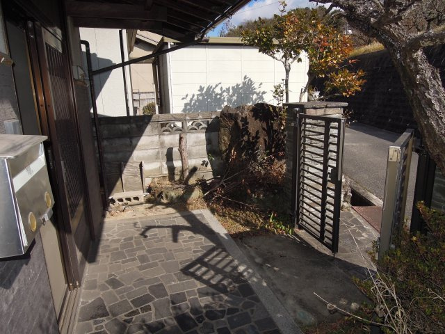 西大島1売家のエントランス