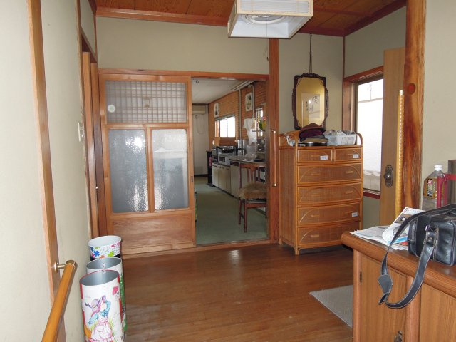 西大島1売家の玄関
