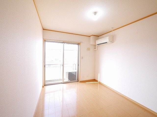 ウィルコート四条の居間・リビング|ゆったりとしたリビングです