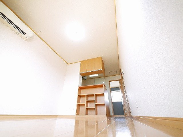 ウィルコート四条の居間・リビング|ゆったりとしたリビングです