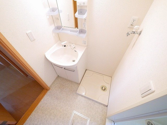 ウィルコート四条の洗面所|洗濯機が室内に置けます