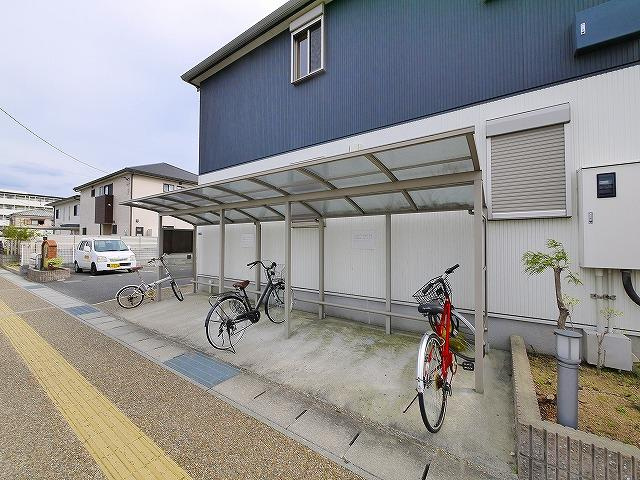ウィルコート四条のその他共用部分|屋根付き駐輪場です