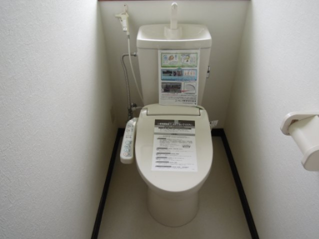 芝吹アパート貸平家のトイレ